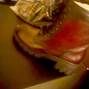 thursday boats women’s